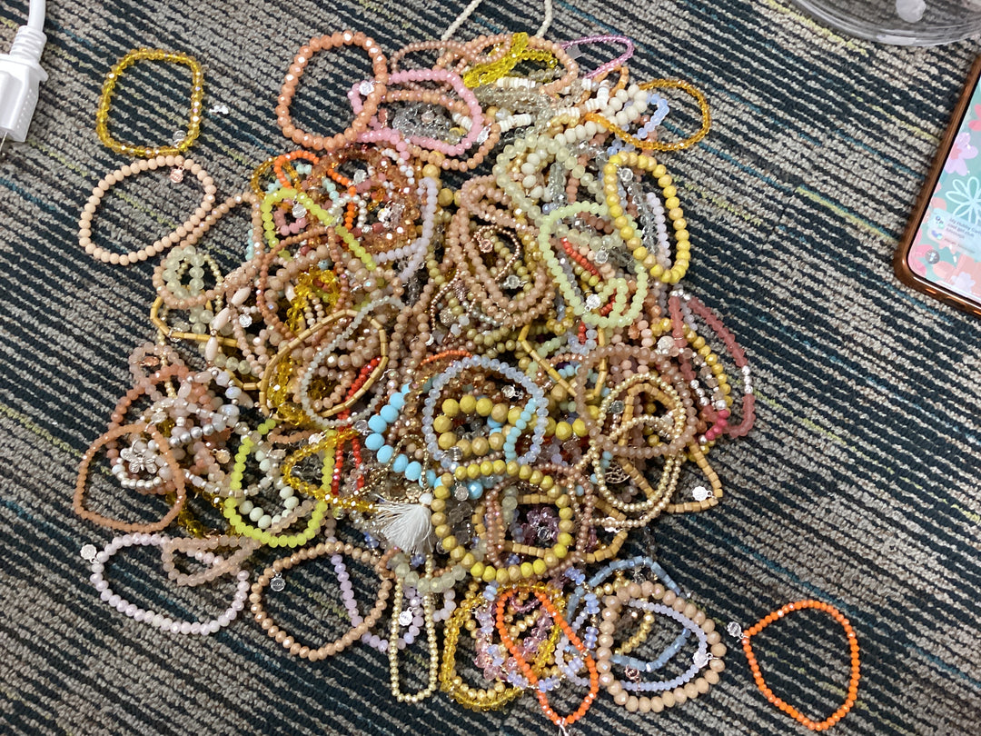 Assorted beaded bracelets (Lizas
