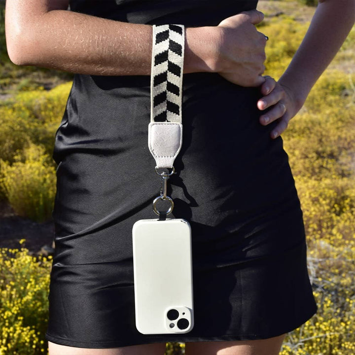 Save The Girls - Clip & Go Strap w/Zippered Pouch Chevron: Green/Cream Chevron