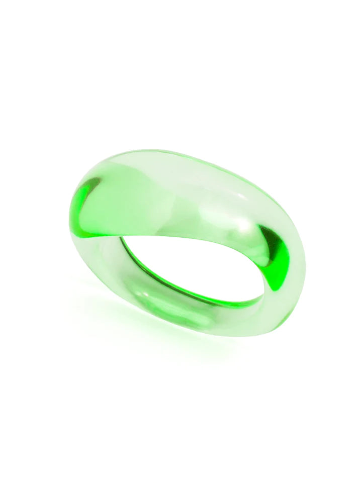 CHUNKY LUCITE RING
