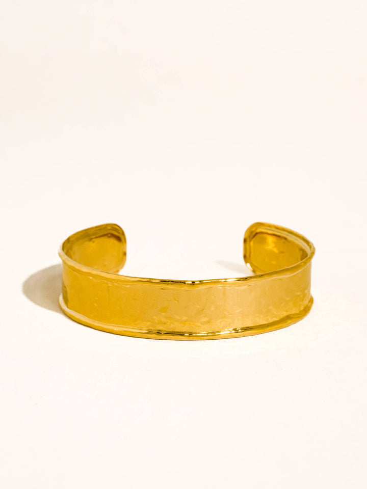 Flânerie by MAIQ - Zavra 18K Gold Non-Tarnish Hammered Cuff Bracelet: Yellow Gold