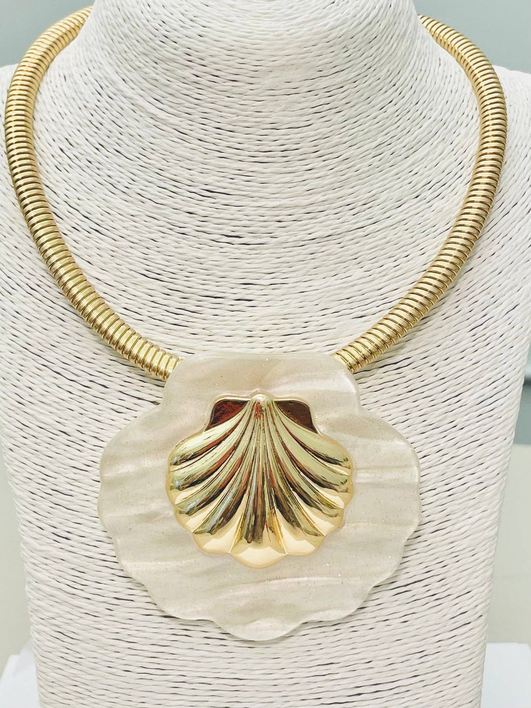 TWO FORTY TWO - CHIC - White Shell Collar (white/gold) BNK995