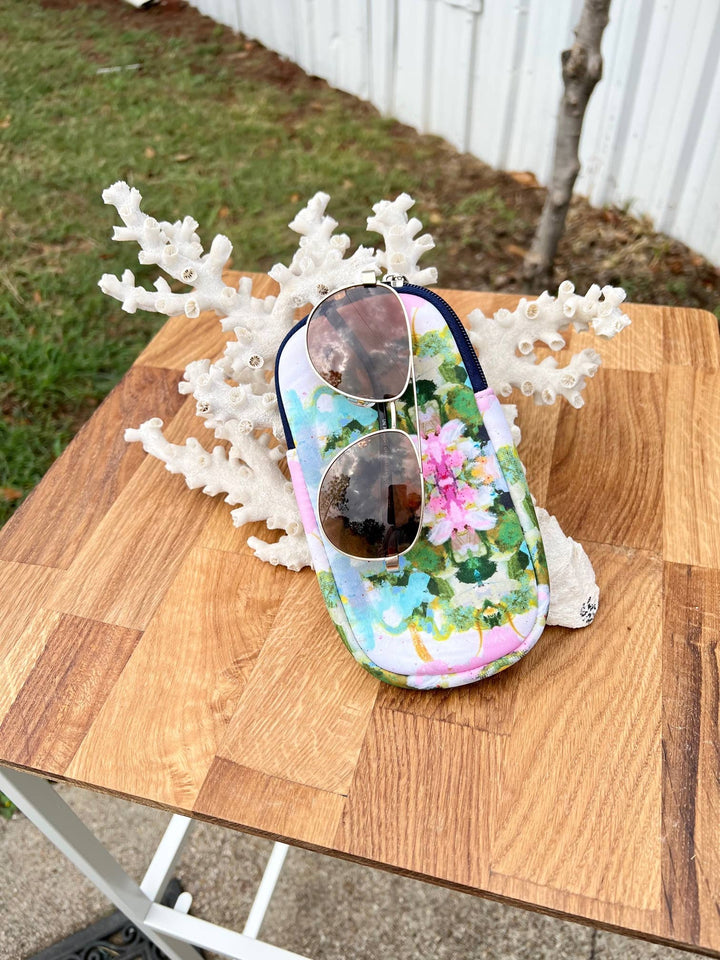 TAYLOR GRAY - Laura Park Nantucket Bloom Neoprene Sunglass Case