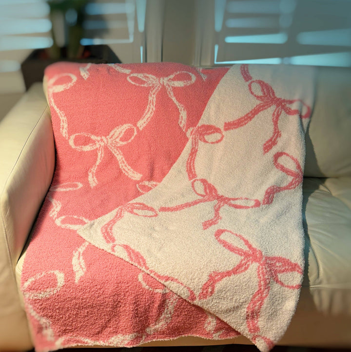 Ellison+Young - Bow Scalloped Coziest Blanket: White/Pink