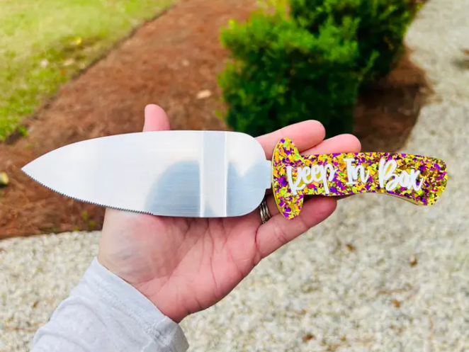 D and M’s Enterprise, LLC - Kingcake Knife-server: Leave In the Box
