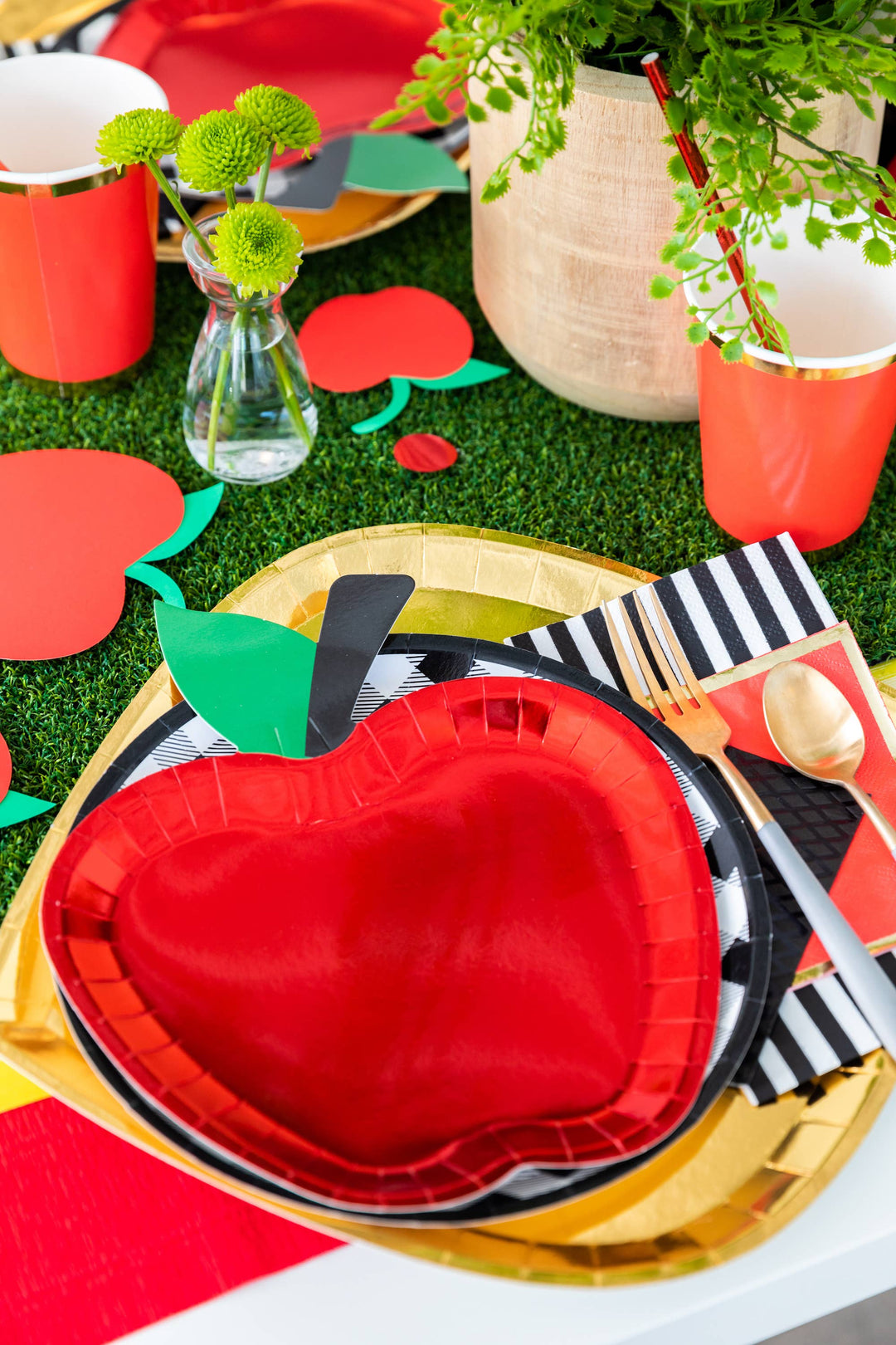 Jollity & Co. + Daydream Society - Apple Dinner Plates - 12 Pk.