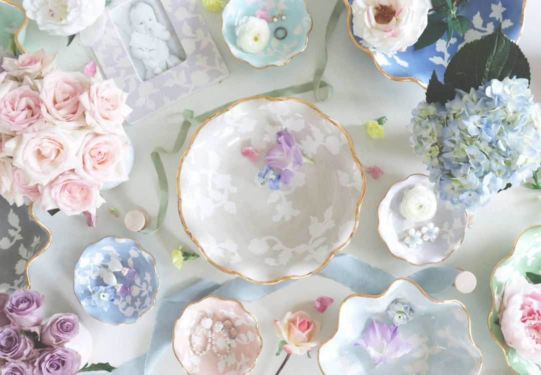 Lo Home by Lauren Haskell Designs - Chinoiserie Dreams Scalloped Bowls with 22K Gold Accent: French Blue / Large