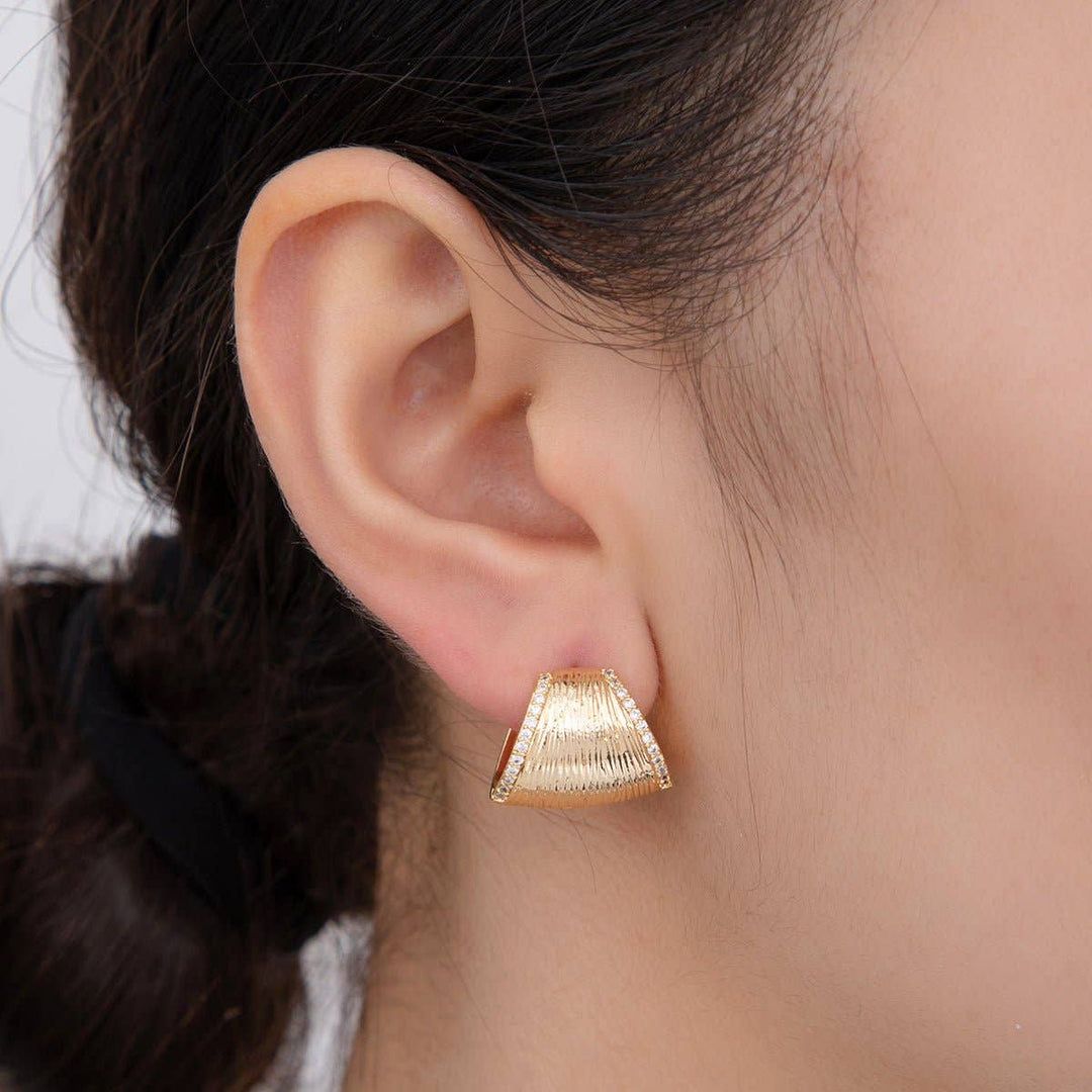 Aim Eternal - 18K Gold Filled Micro Paved CZ Line-Textured Cartilage C-Shaped Hoop Earrings | AI363