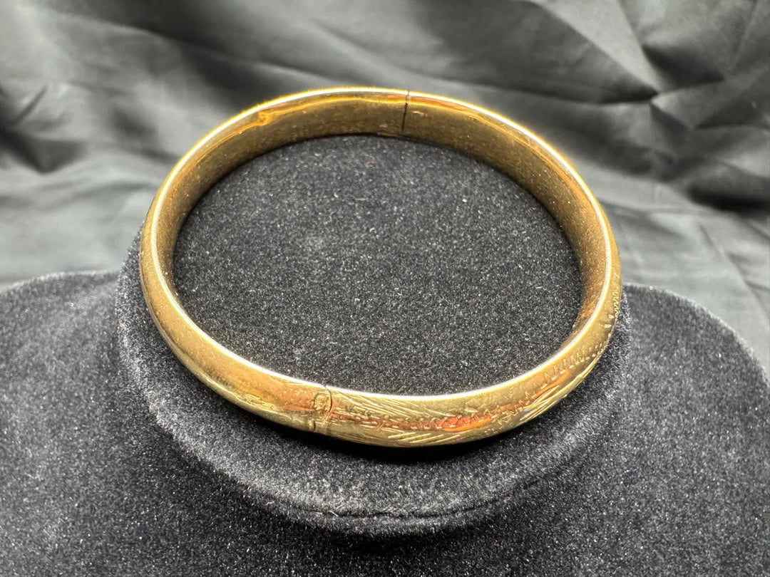 Estate 14K Yellow Gold Bangle Bracelet | Hand-Etched Feather Design | 11.20g