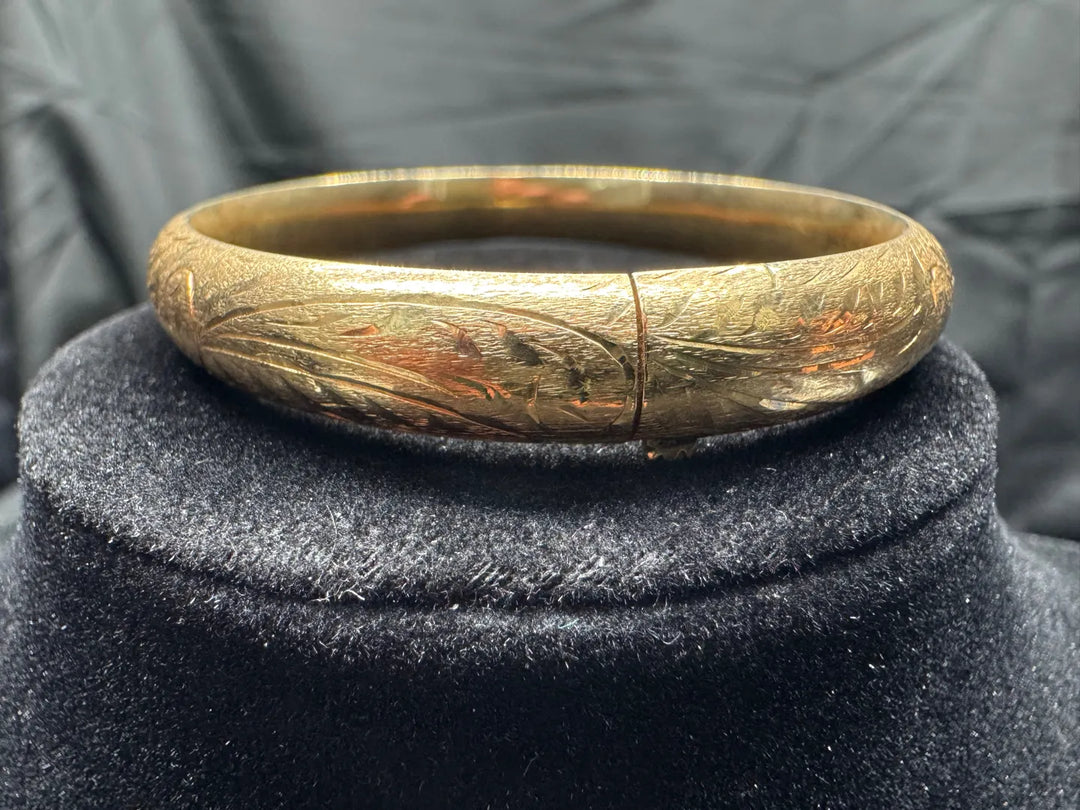 Estate 14K Plumb Gold Bangle Bracelet | Hand-Engraved | 9.84g |