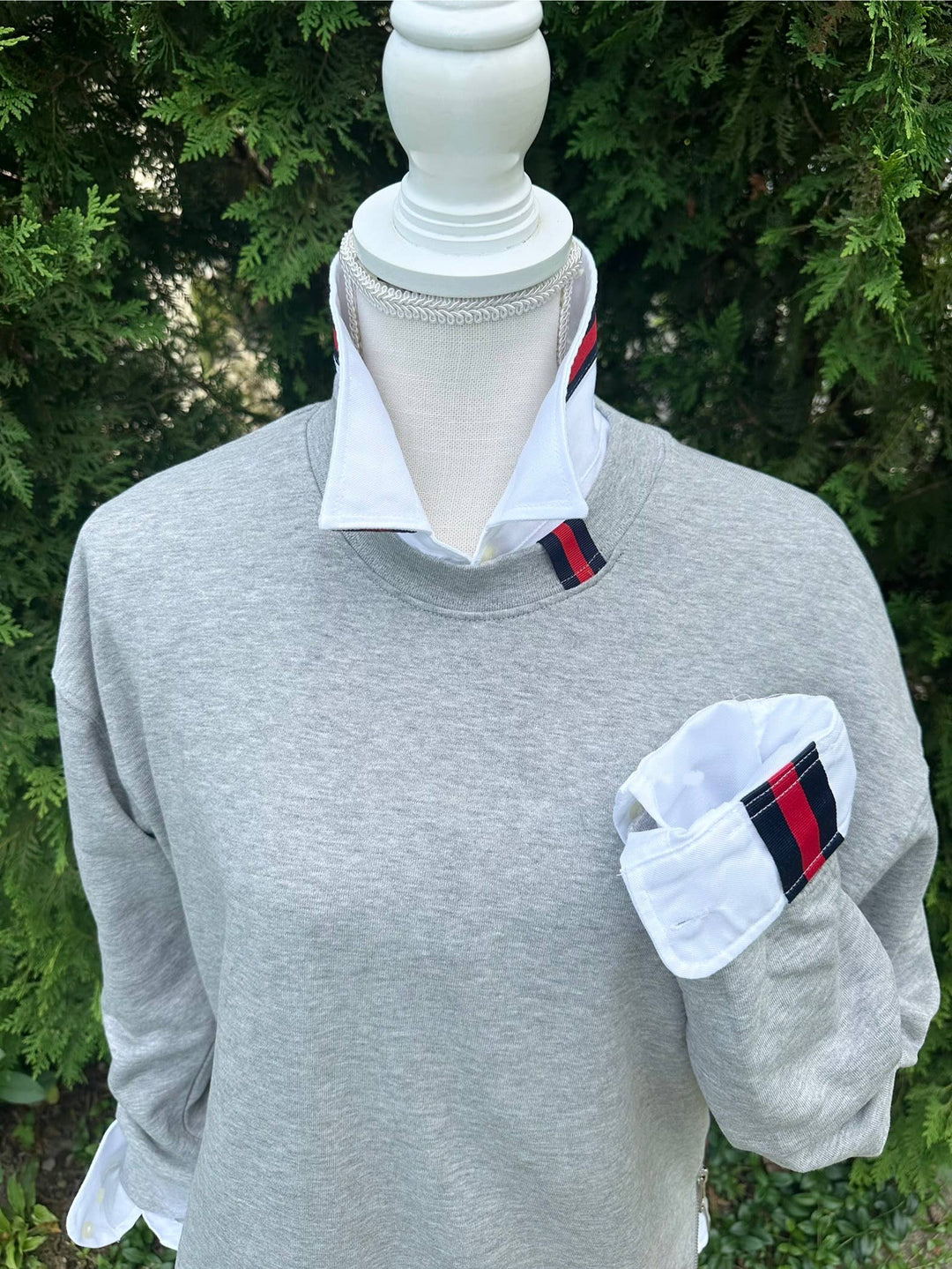 Pearly Vine - Casie 2 - White Oxford w/Navy & Red Stripe Ribbon : White w Navy & Red Stripe Ribbon / XL