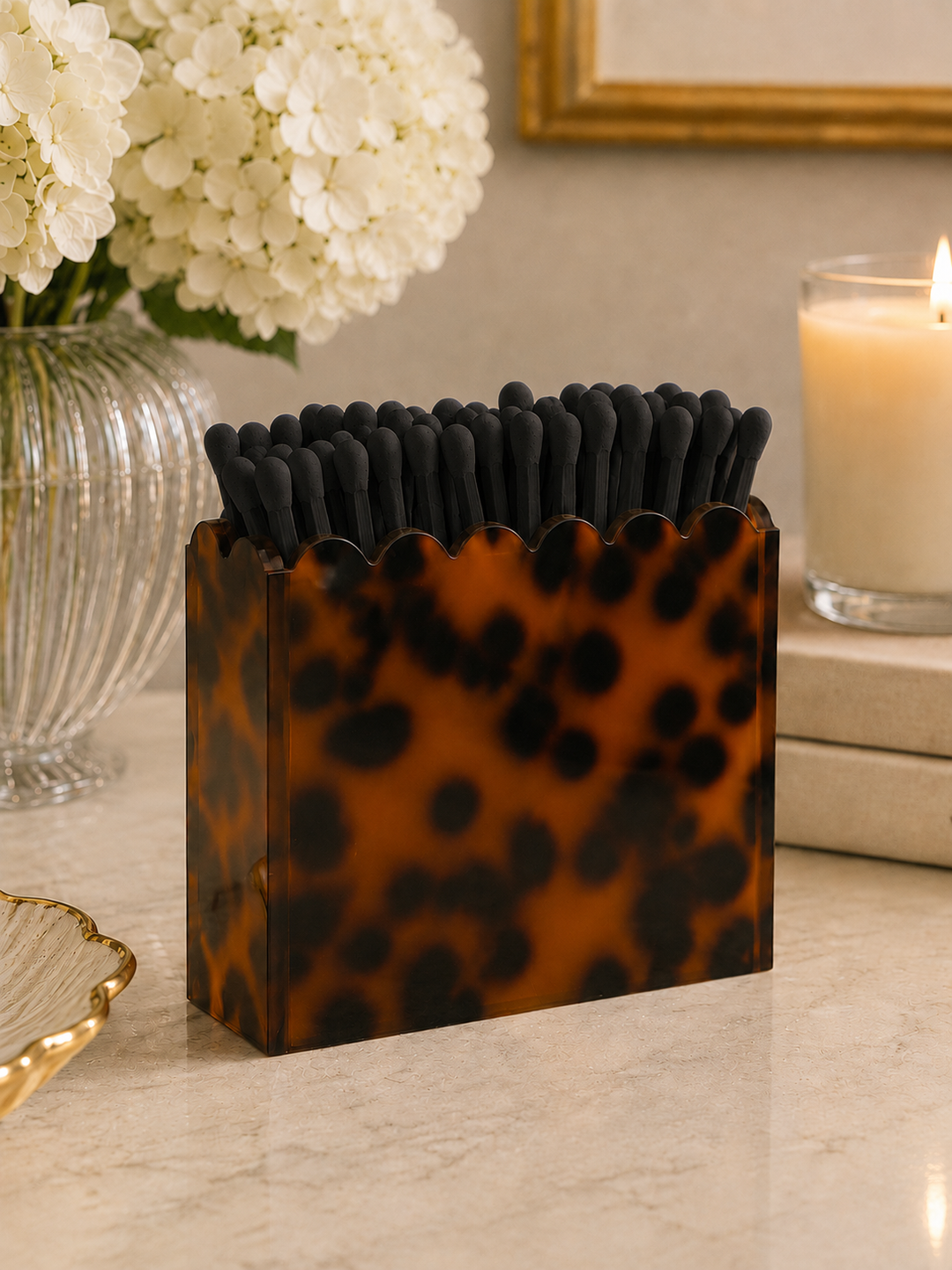 L’Atelier Ryan - Tortoiseshell Scalloped Acrylic Match Holder with 3-Inch Matches: Lavender