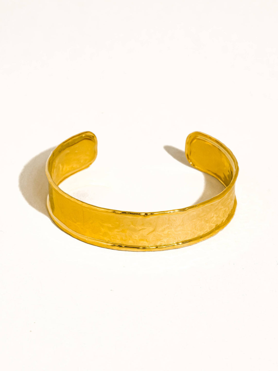 Flânerie by MAIQ - Zavra 18K Gold Non-Tarnish Hammered Cuff Bracelet: Yellow Gold