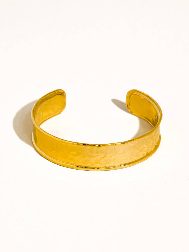 Flânerie by MAIQ - Zavra 18K Gold Non-Tarnish Hammered Cuff Bracelet: Yellow Gold