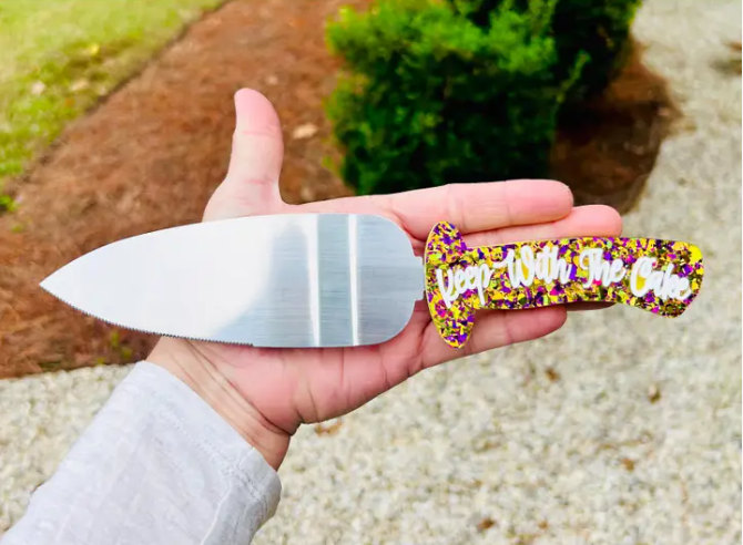 D and M’s Enterprise, LLC - Kingcake Knife-server: Leave In the Box