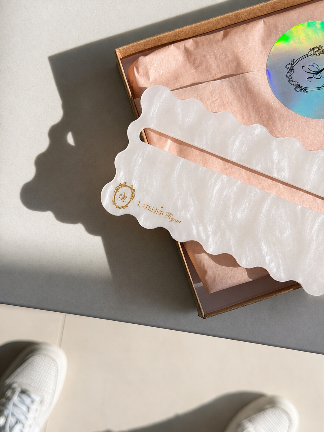 L’Atelier Ryan - White Pearl Mahjong Line Reader with Gold