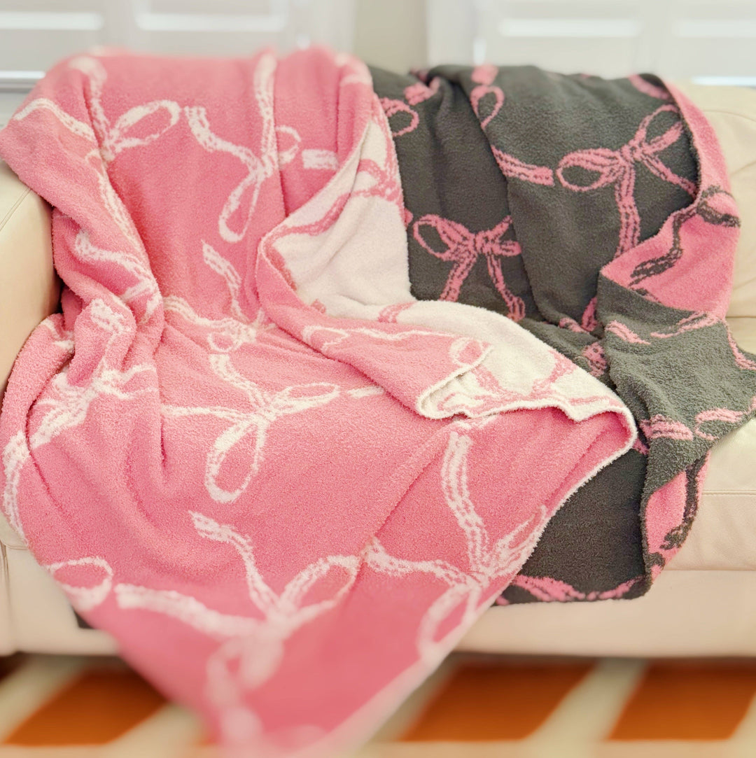 Ellison+Young - Bow Scalloped Coziest Blanket: White/Pink