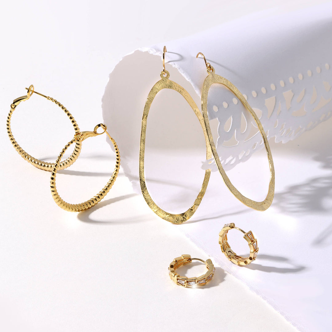 Splendid Iris - On-Trend Lever Back Hoops: Gold