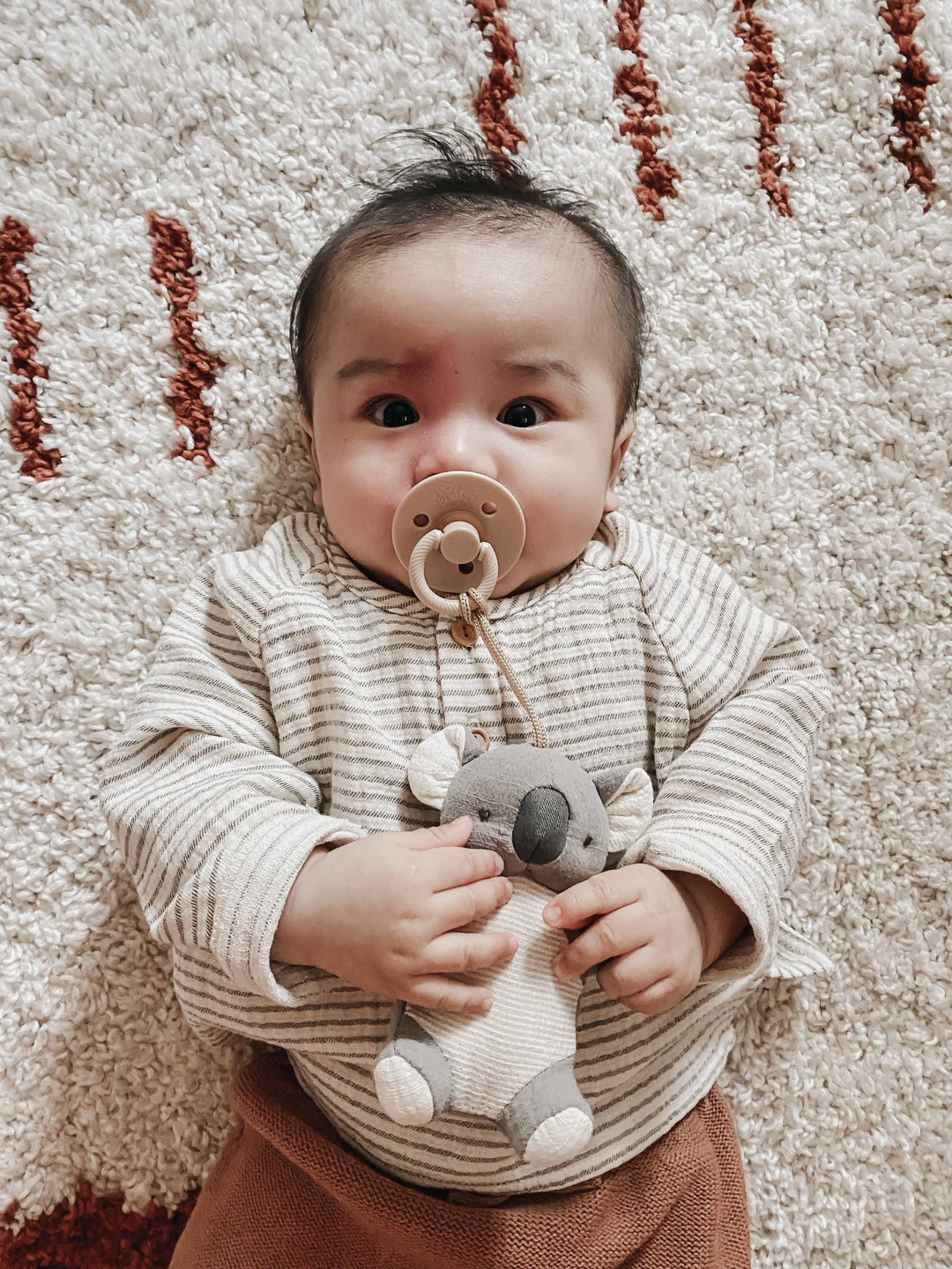 Itzy Ritzy - *NEW OPTIONS* Bitzy Pal Natural Rubber Pacifier & Plush: Bow