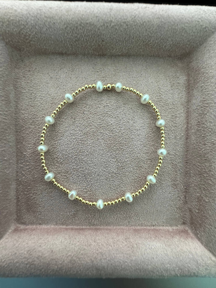 "BARA" 14K Gold filled Bracelet: Gold Filled / Stretchy 6.5"