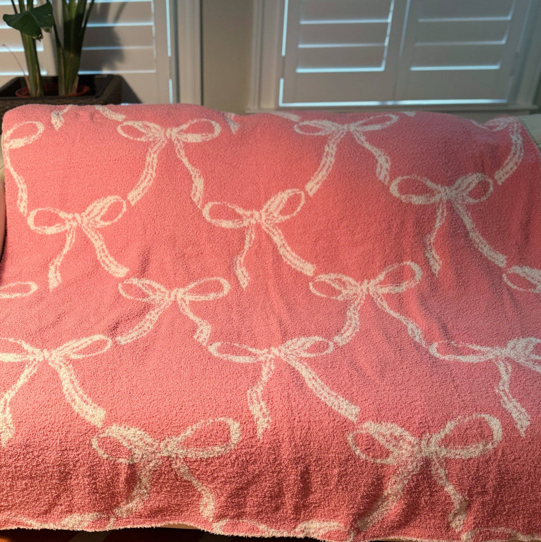 Ellison+Young - Bow Scalloped Coziest Blanket: White/Pink