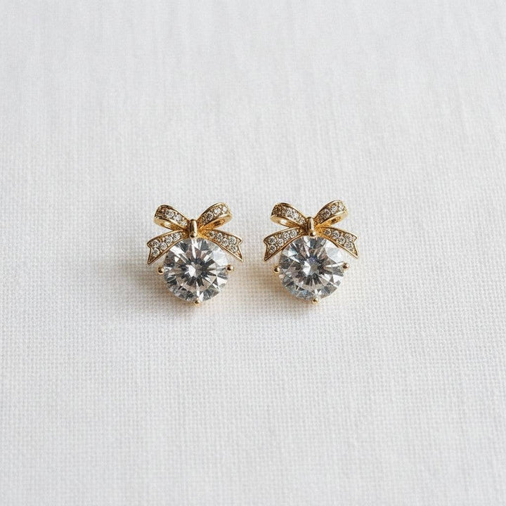 Ellemadera - Elegant cz stud with bow