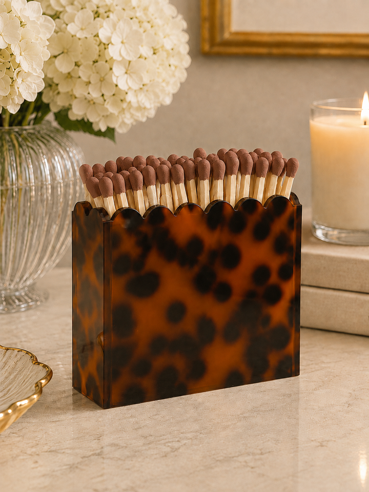 L’Atelier Ryan - Tortoiseshell Scalloped Acrylic Match Holder with 3-Inch Matches: Lavender