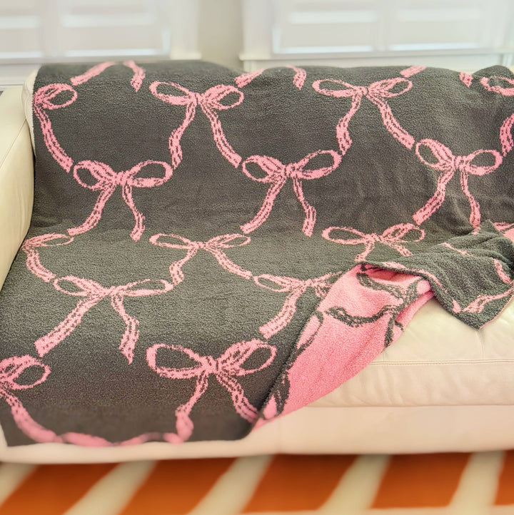 Ellison+Young - Bow Scalloped Coziest Blanket: White/Pink