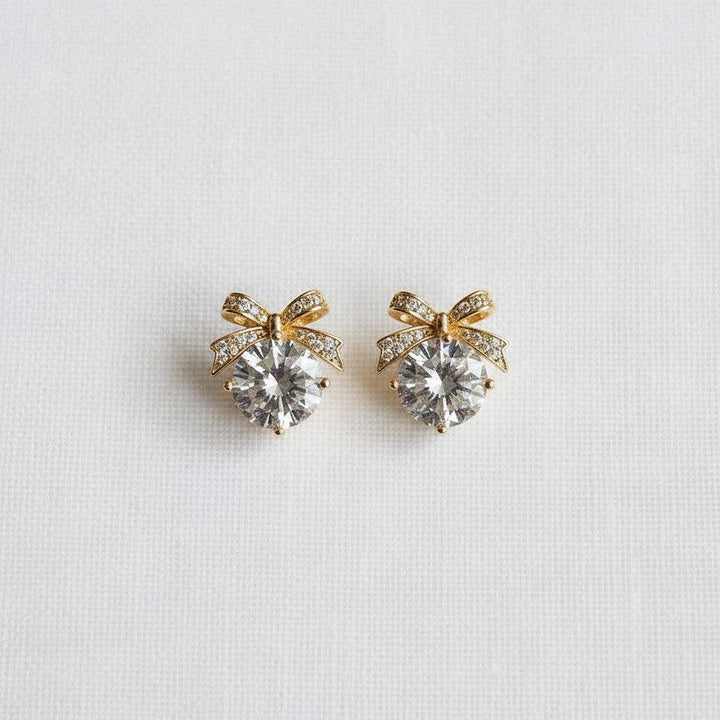 Ellemadera - Elegant cz stud with bow