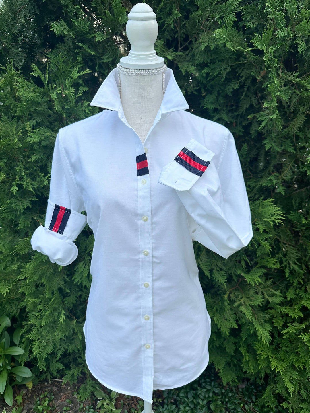 Pearly Vine - Casie 2 - White Oxford w/Navy & Red Stripe Ribbon : White w Navy & Red Stripe Ribbon / M