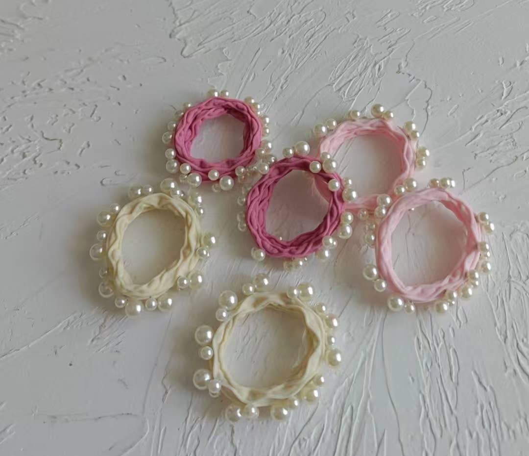 Seamless Pearl Hair Tie