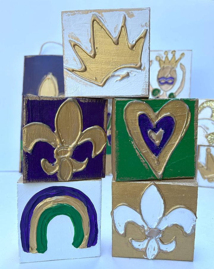 Coddiwomple - Crown   |  Mardi Gras   parade   beads   princess   court: Powder pink background/white crown