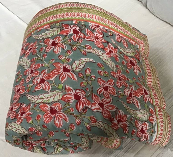 natural habitat - Quilt Queen 90x90" Frangipani