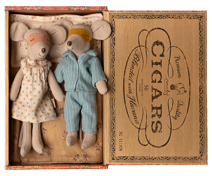 Mum & Dad mice in cigarbox