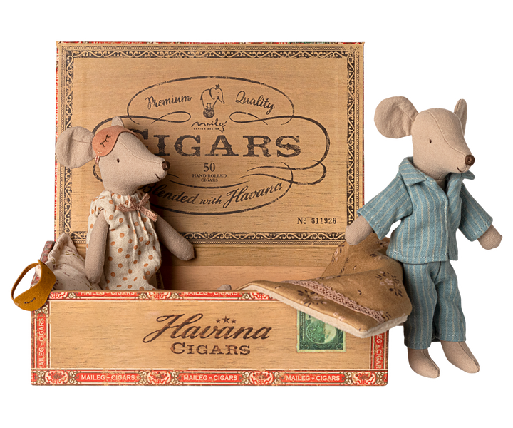 Mum & Dad mice in cigarbox