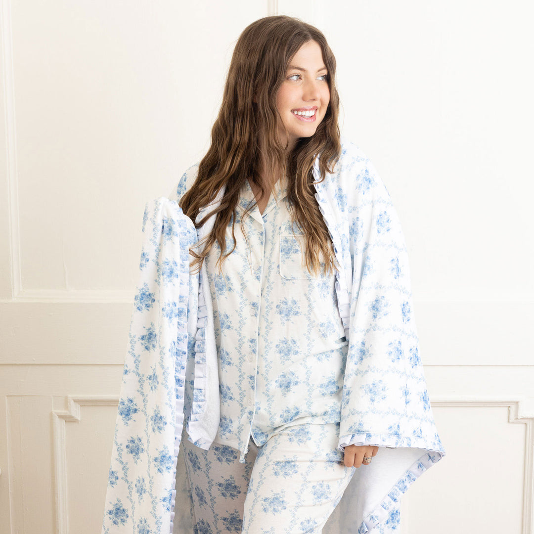 Luxe 56x60" Throw Blanket - Blue Rose Vine