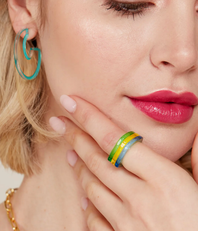 SQUARE LUCITE RING
