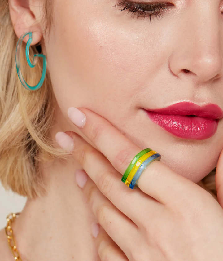 SQUARE LUCITE RING
