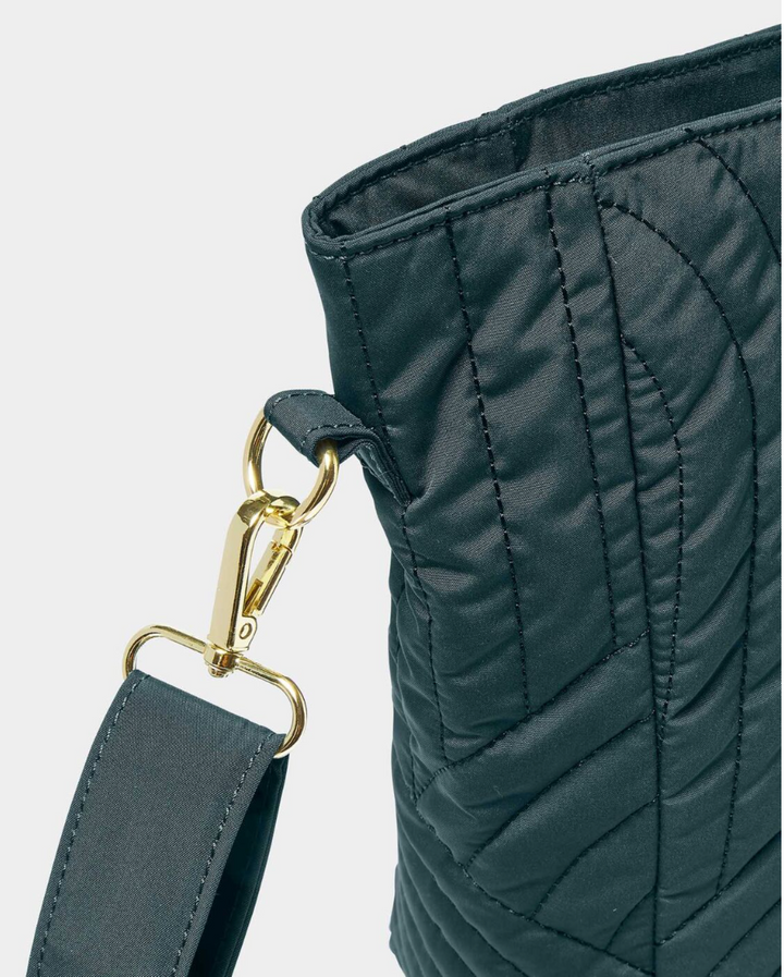 QUILTED MATERNITY TOTE BAG | Dusty Navy |