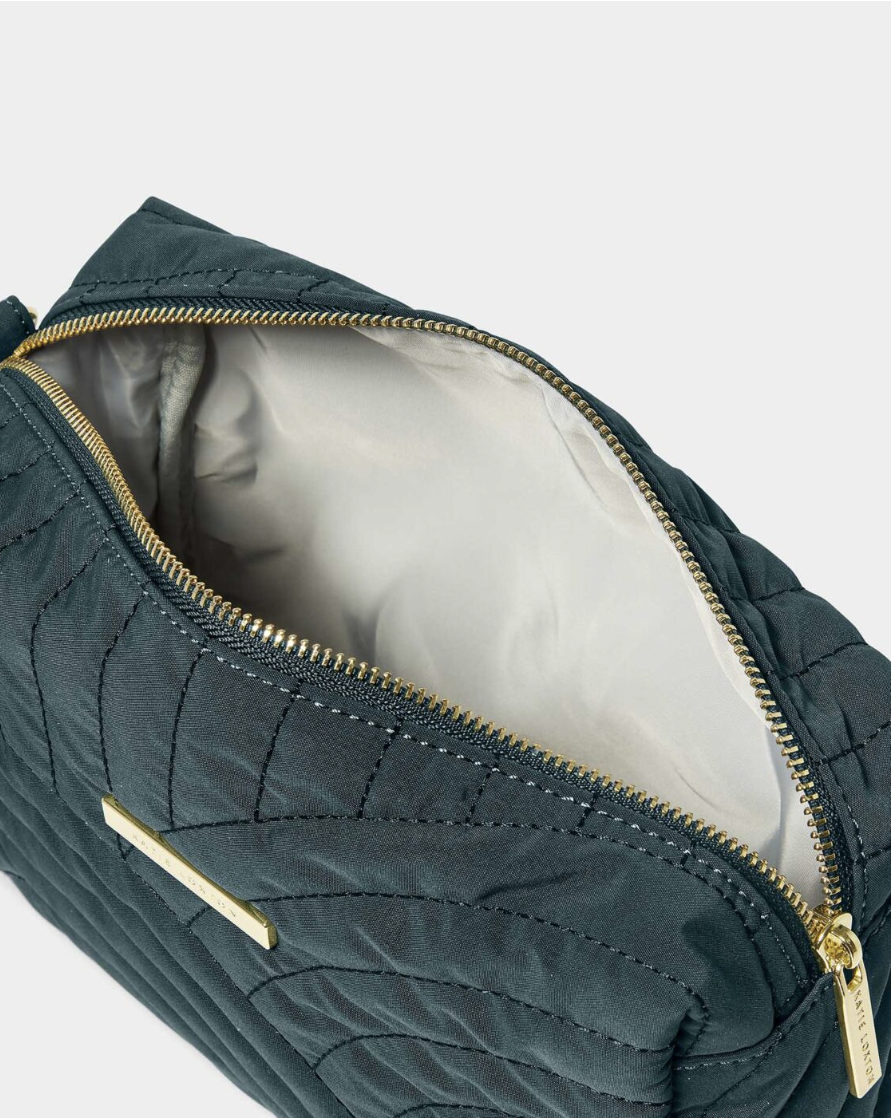 QUILTED MATERNITY WASH BAG WITH WRISTLET | Dusty Navy |