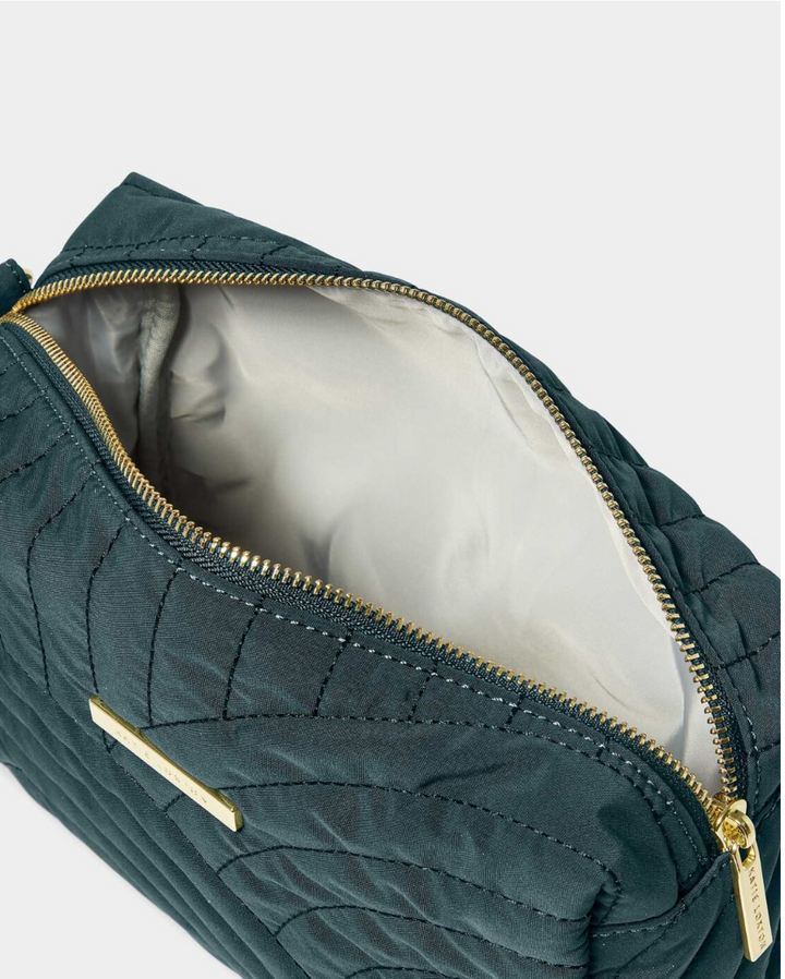 QUILTED MATERNITY WASH BAG WITH WRISTLET | Dusty Navy |