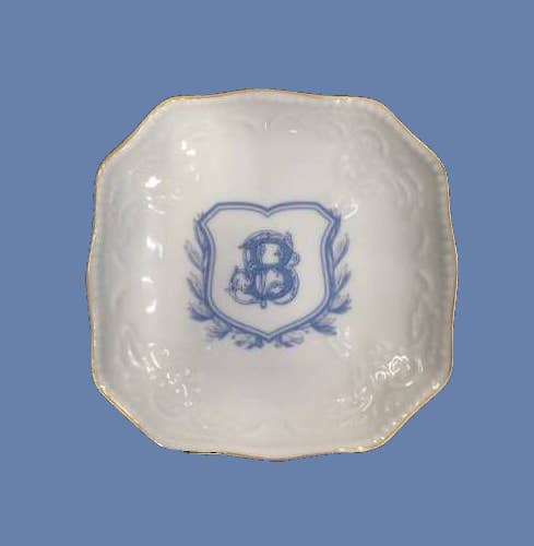 The French Bee & Co - Monogram Wreath Porcelain Bon Bon Tray: O
