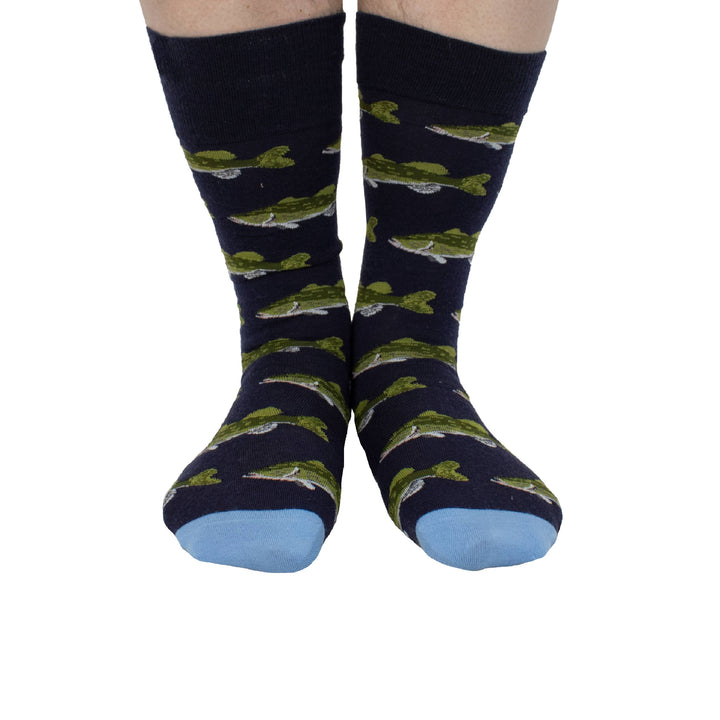 hunting feet - EXTRAFINE MERINO WOOL LARGEMOUTH BASS FISH IN NAVY