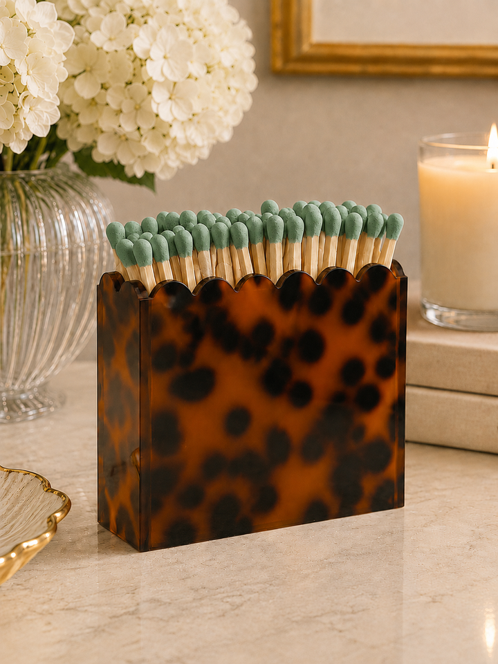 L’Atelier Ryan - Tortoiseshell Scalloped Acrylic Match Holder with 3-Inch Matches: Lavender