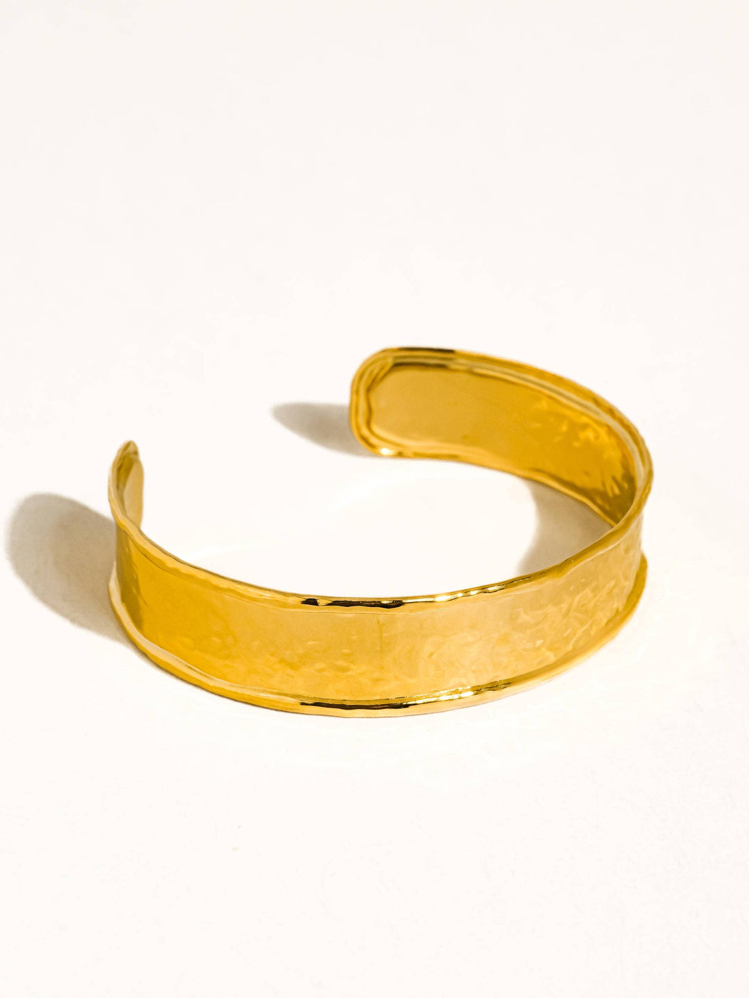 Flânerie by MAIQ - Zavra 18K Gold Non-Tarnish Hammered Cuff Bracelet: Yellow Gold