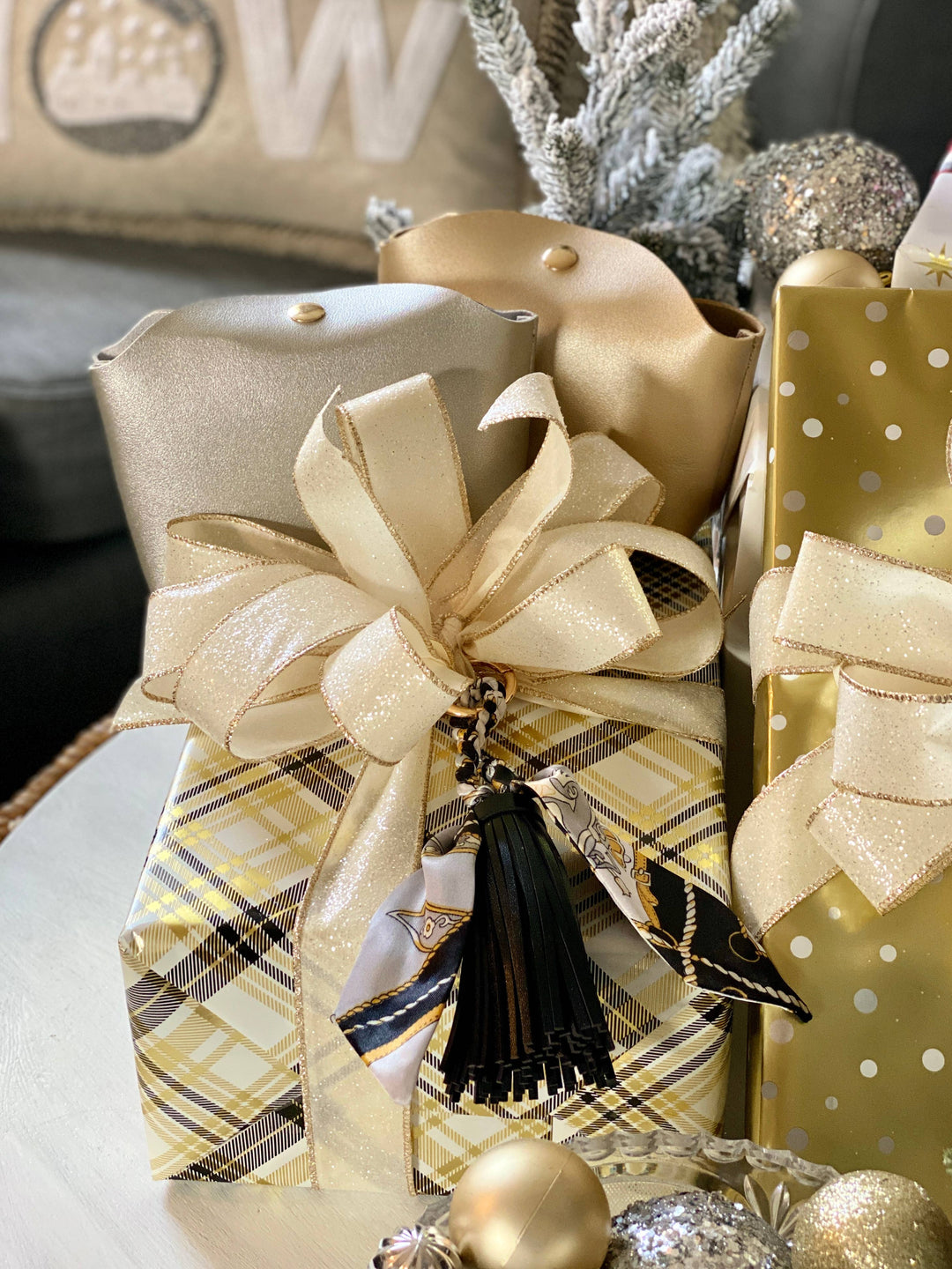 Be Clear Handbags - Amelia tassel bag charm: Taupe