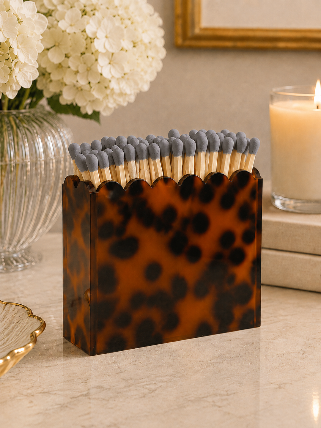 L’Atelier Ryan - Tortoiseshell Scalloped Acrylic Match Holder with 3-Inch Matches: Lavender
