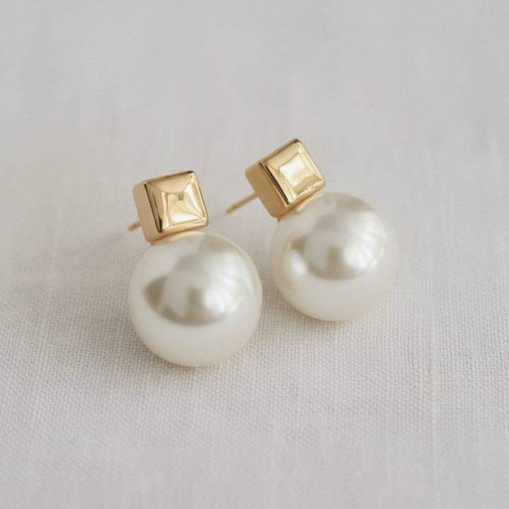 Ellemadera - Chic High-Gloss Pearl Stud Earrings