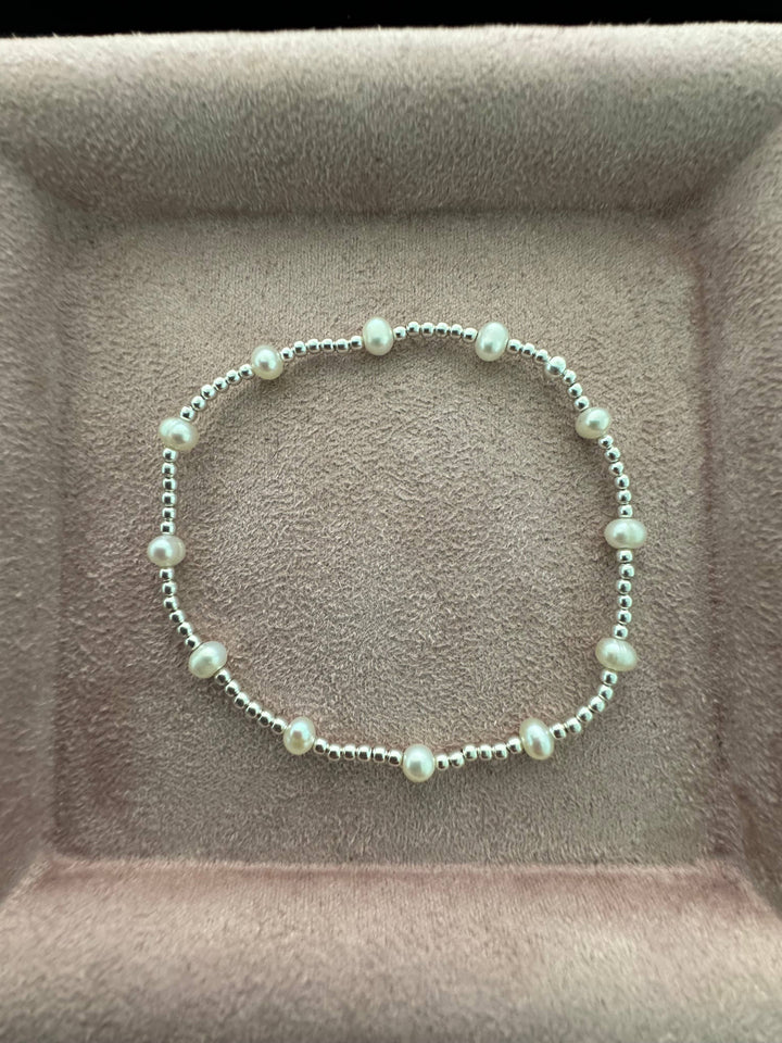 "BARA" 14K Gold filled Bracelet: Gold Filled / Stretchy 6.5"