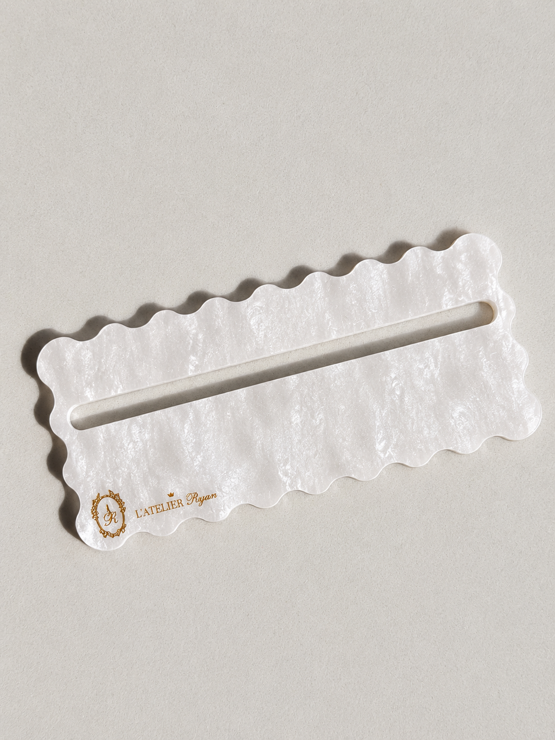 L’Atelier Ryan - White Pearl Mahjong Line Reader with Gold