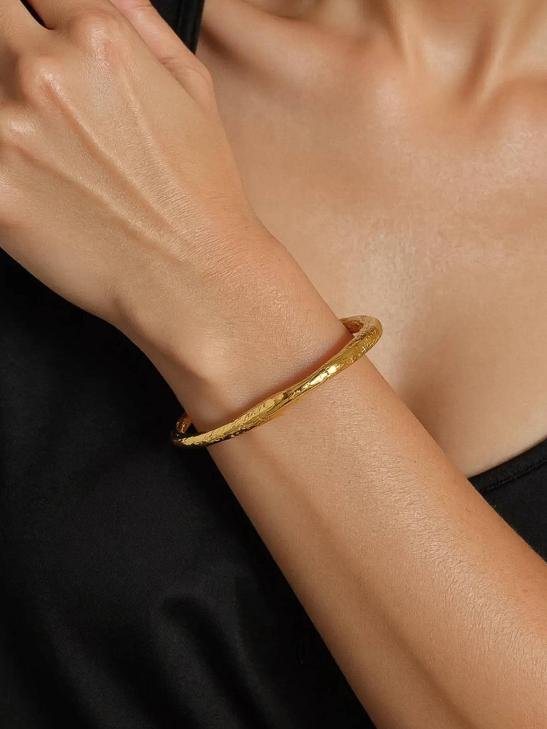 Flânerie by MAIQ - Ruvic 18K Gold Non-Tarnish Textured Open Cuff Bracelet: Yellow Gold